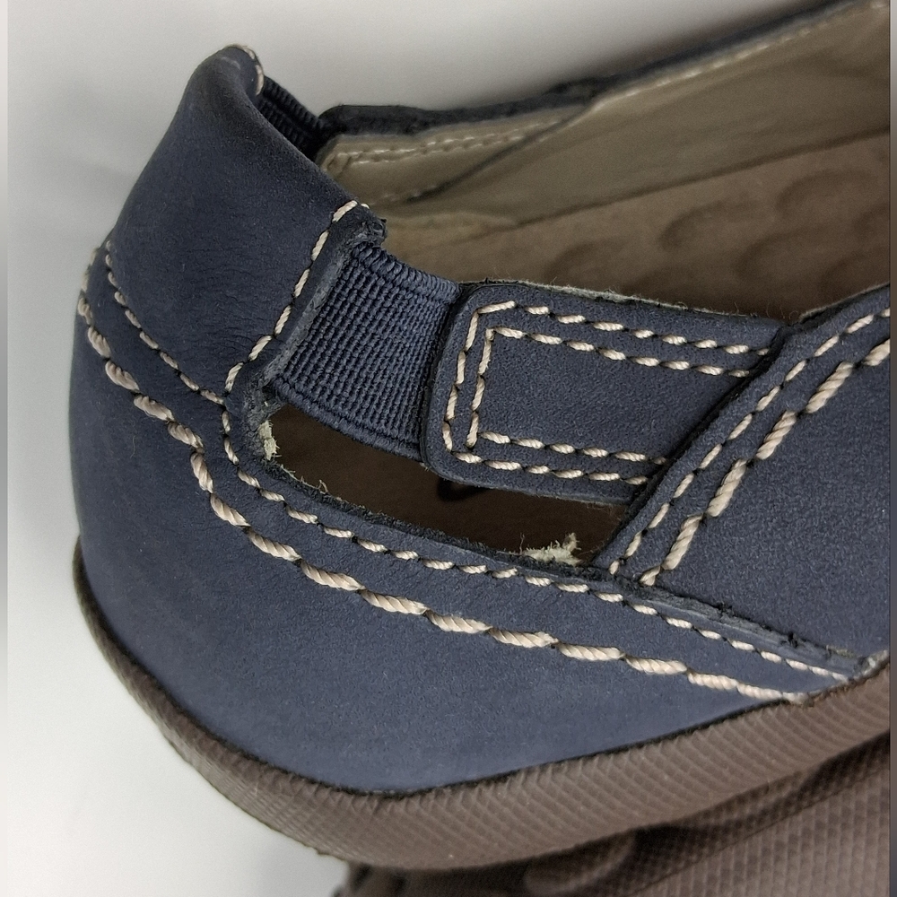 Clarks Mary Jane Loafers/Driving Shoes with Light Arch Support & White Stitching - Picture 9 of 13